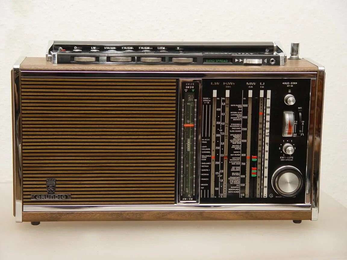 Грюндиг. Грюндик сателлит 1000. Грюндик сателлит 1000. Ретро радиоприемник grundig. Грюндиг.