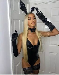 blonde bunny nude porn picture.