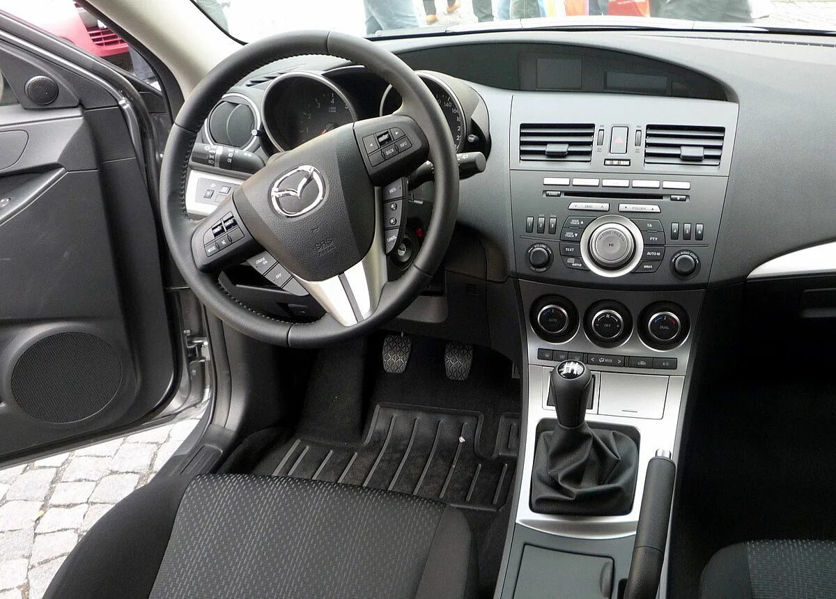 Мазда 3 2012 автомат. Мазда 3 2011 салон. мазда 3 2008 салон. мазда 3 bl салон. mazda 3 2009 салон.
