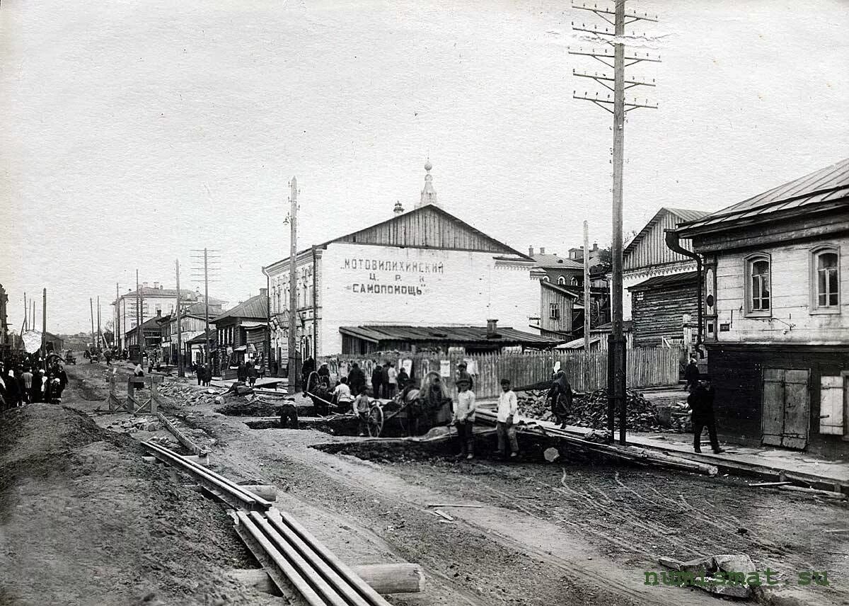 Комсомольский проспект пермь. Прежнее название комсомольского проспекта. Машины на улице перми. Пермь в 18 веке. Пермь 20 век.