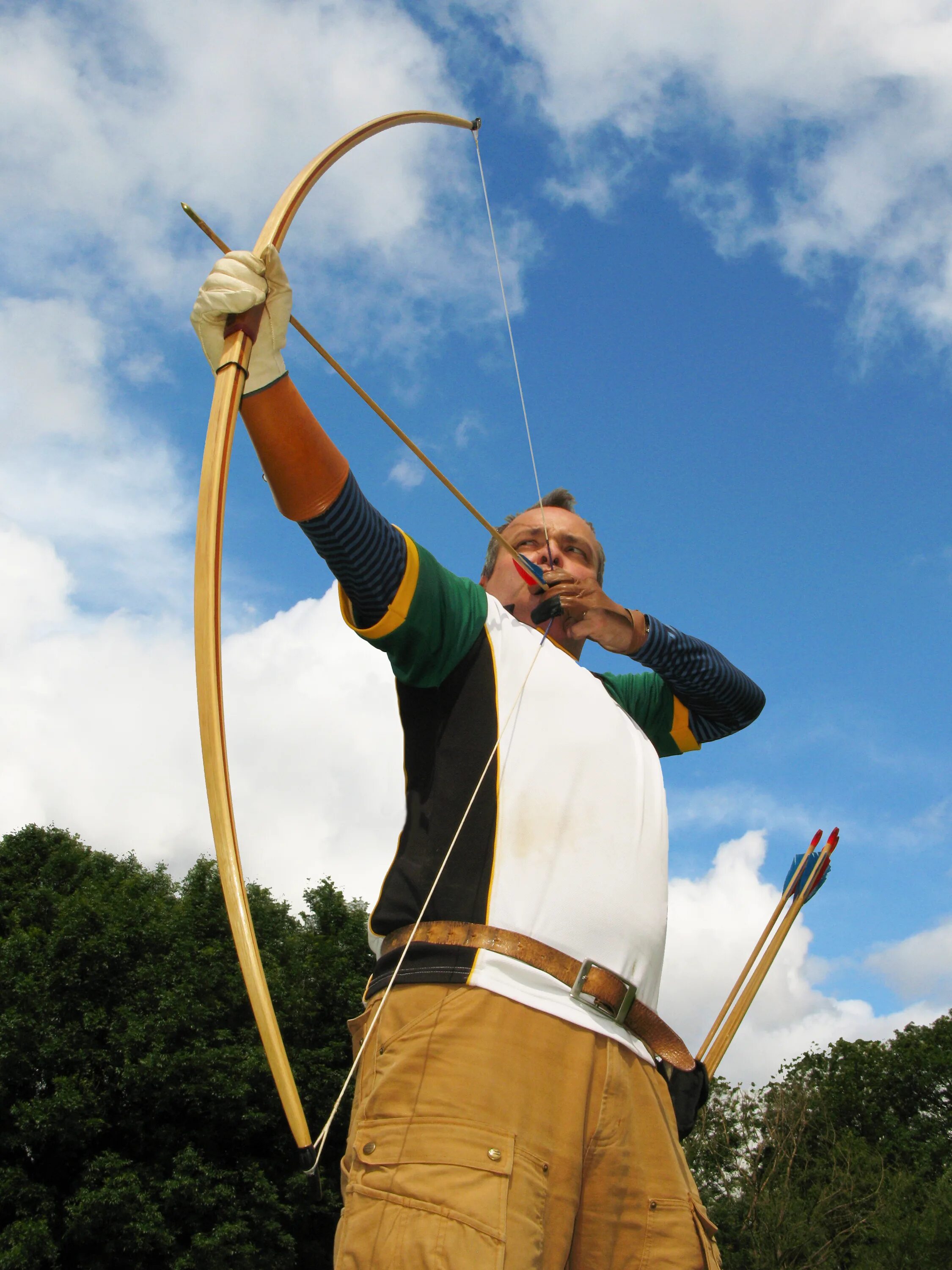 Лонгбоу лук. Английский лук Longbow. Лук английский лонгбоу лонгбоу. Модерн лонгбоу. Удлиненный лук