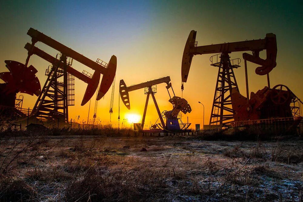 Дополнительная добыча. Добыча нефти. нефтяная промышленность. добыча полезных ископаемых. добыча углеводородного сырья.