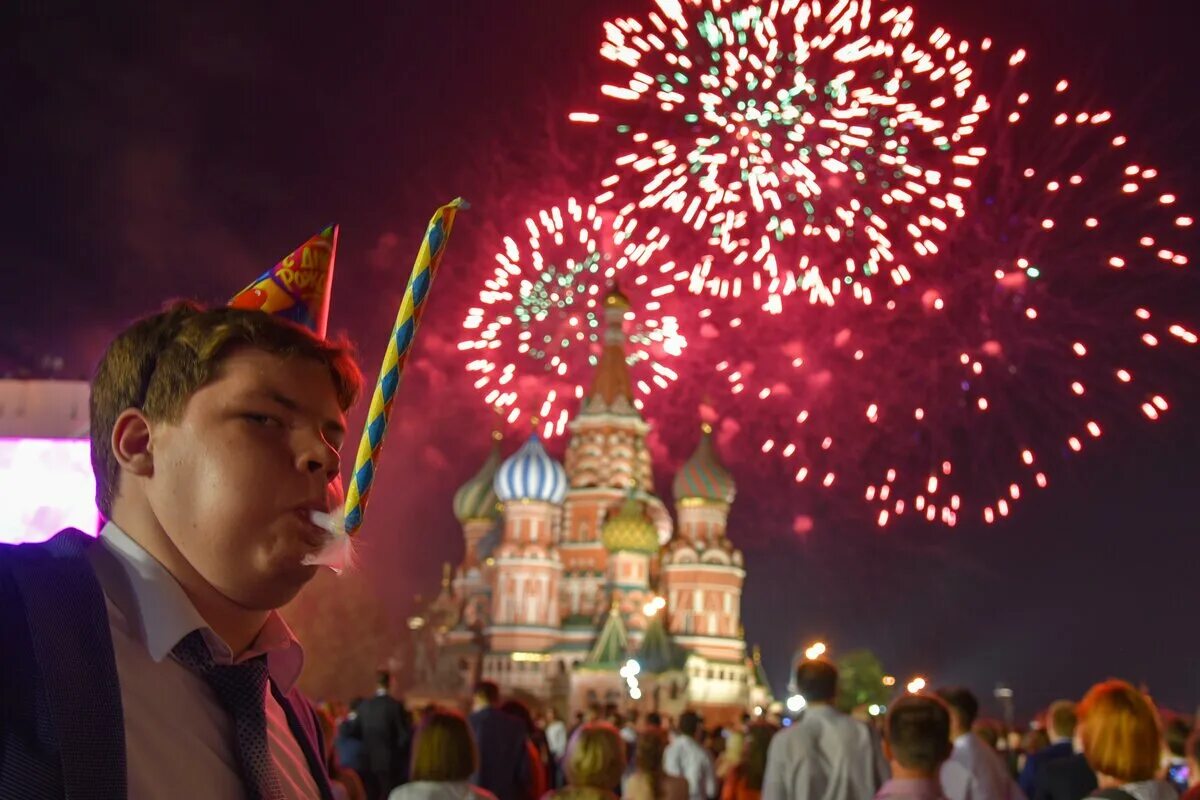 Трансляция выпускного в кремле 2024. Выпускной бал в кремле. бал выпускников 2022 в кремле. выпускной в кремле 2024. выпускной в кремле 2021.