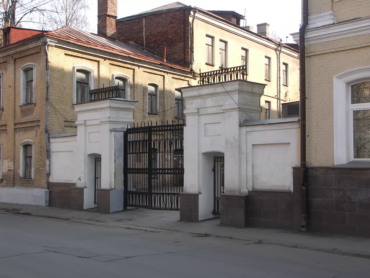 Н. Генплан внутреннего двора. Здания с внутренним двором. Двор архитектор. Ворота старых московских домов.