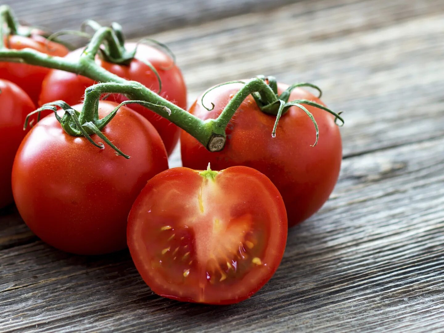 Tomato red. Черри томат Pomodoro. Томат Томато. Томат черри Эстетика. Помидор сорт Saint Pierre.