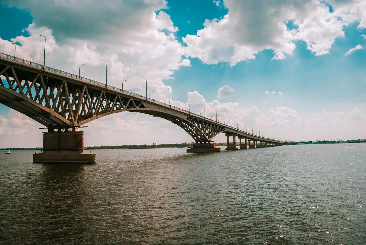 Мост через волгу. Саратов мост. Саратов мост через Волгу. Волга под мостом в Саратове. Достопримечательности Саратова мост.