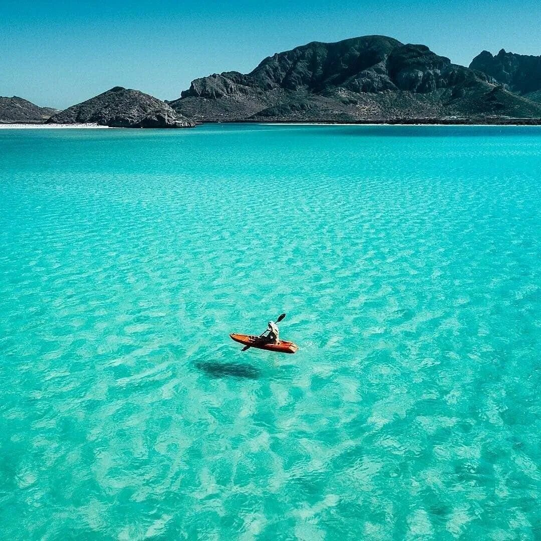 Где самые теплые воды. Самое прозрачное море. Прозрачная вода. Прозрачная вода море. Кристально чистое море.