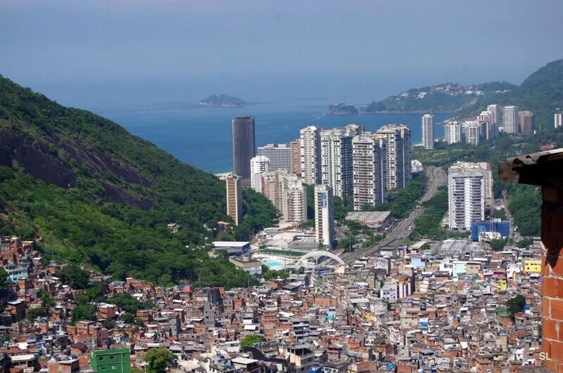 Где живет бразилия. Фавелы в Бразилии. Бразилия Рио де Жанейро фавелы. Сан-Кристован (район Рио-де-Жанейро). Богатые кварталы Рио де Жанейро.