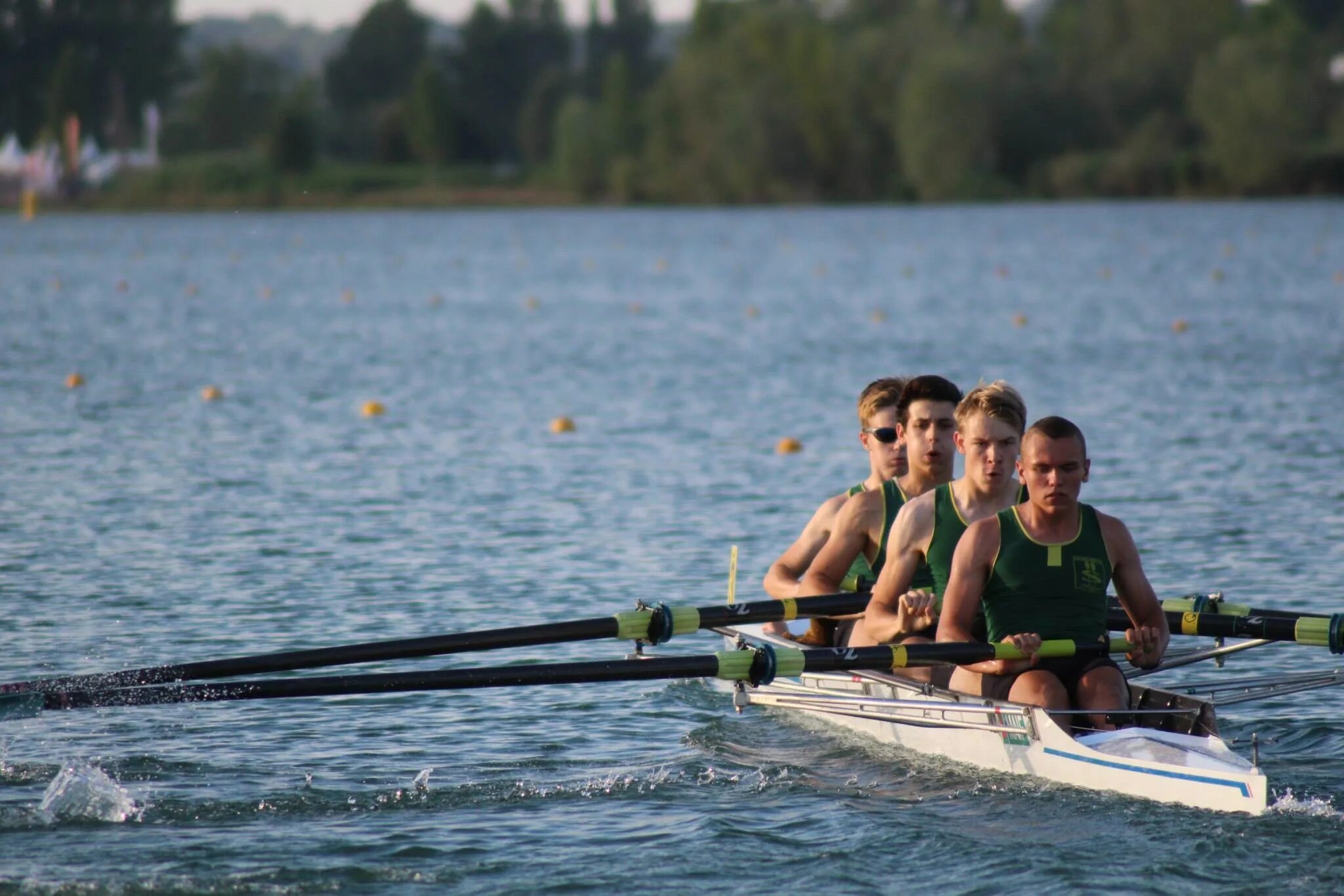 Водная гребля. Лодки каноэ Sprint. Спорт на лодках. Катание на лодке. Гребля на лодке.