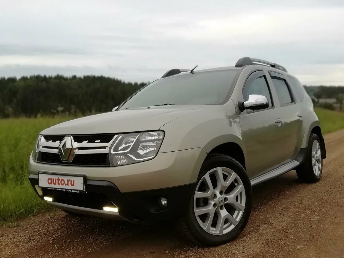 Дастер р. Дастер р. Колеса renault duster r18. Рено дастер белый r18. Рено дастер 2022 черный.
