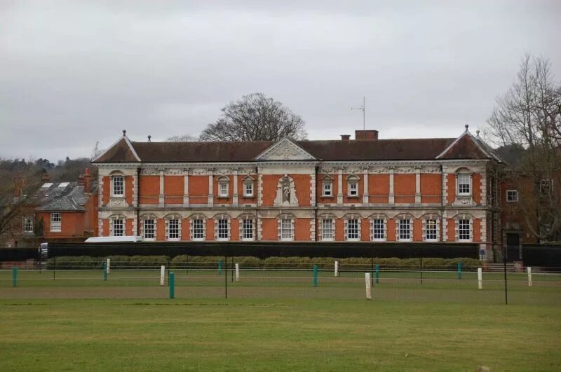 Старая school. Winchester школа в Англии. Винчестерский колледж в Великобритании.