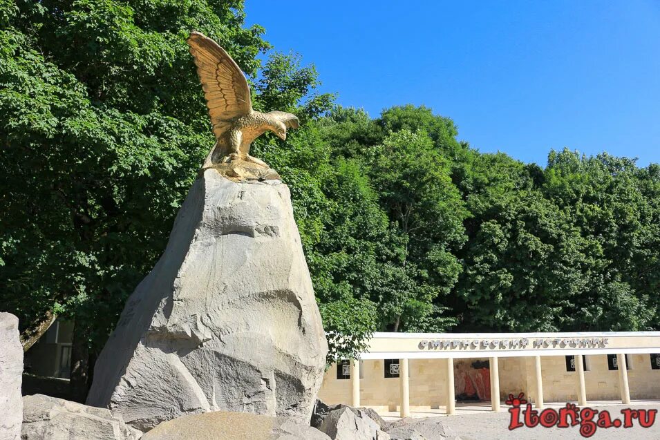 Памятники железноводска. Железноводск Орел скульптура. Памятник ор5л Железноводск. Железноводск памятник с орлом. Железноводск достопримечательности орёл.