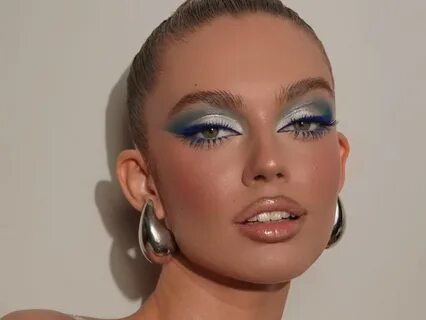 Рассказываем, как правильно носить цветную тушь.