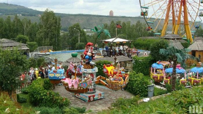 роев ручей аттракционы. колесо обозрения в роевом ручье красноярск. парк аттракционов роев ручей красноярск. парк роев ручей аттракционы. парк горького красноярск аттракционы.