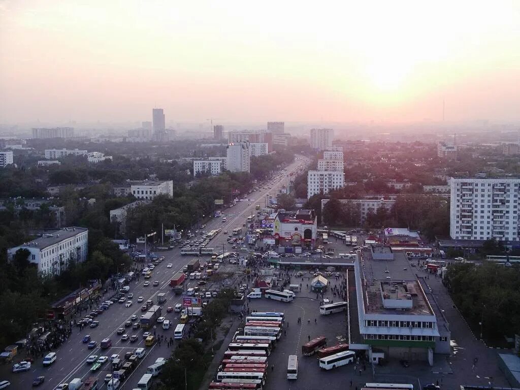 Станция метро щелковская москва. Щелковское шоссе в 90х. Метро щелковское город москва. Станция метро щелковская. Щелковское шоссе с высоты.