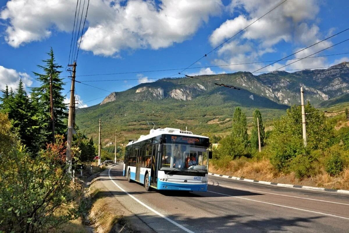 Самая протяженная троллейбусная линия в крыму. Троллейбусная трасса Симферополь Ялта. Троллейбусная линия Симферополь - Ялта - Алушта. Троллейбусная трасса «Симферополь – Алушта – Ялта». Троллейбус 52 Симферополь Ялта.