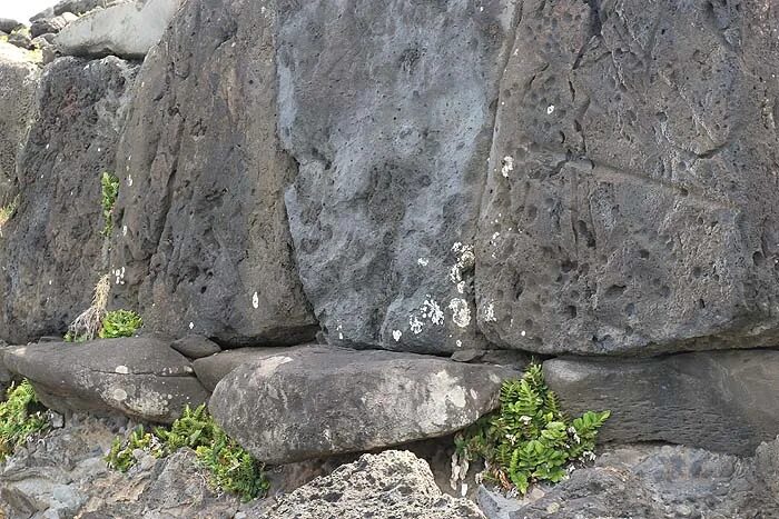 Камни с острова Пасхи из папье-маше. Камень о семьи Тулеевых.