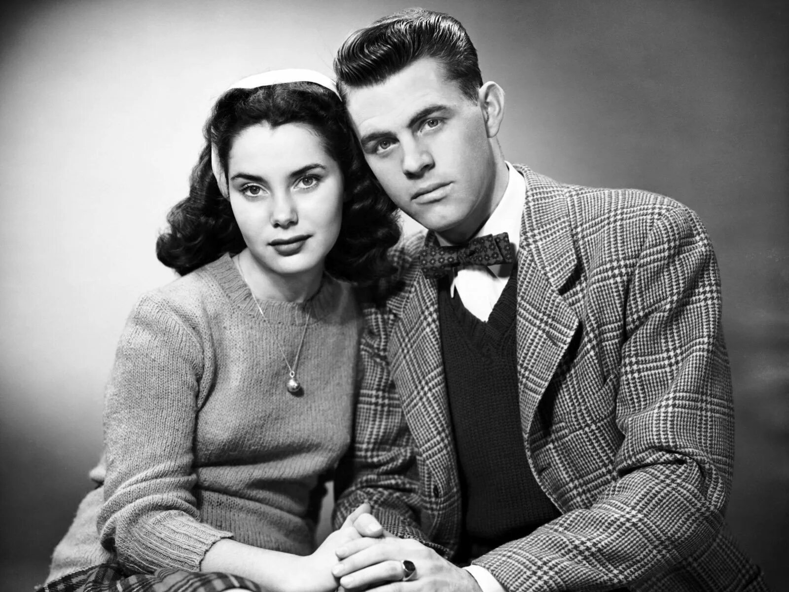 Пары в стиле ретро. Мужчина и женщина ретро. Фотопортрет в стиле ретро. Фотосессия в стиле 50-х годов. Vk com ретро