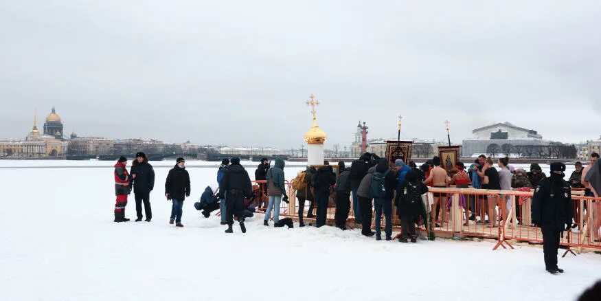 Купель у Петропавловской крепости. Крещенские купания Петропавловская крепость. Крещенские купания 2023 Петропавловская крепость. Купель у Петропавловской крепости 2023. Купания спб