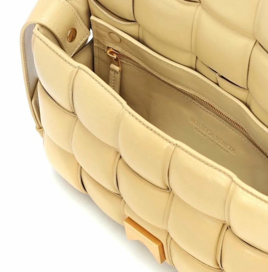 Сумка mini cassette от bottega veneta. Bottega veneta cassette. Bottega veneta cassette. Bottega veneta сумки. Bottega veneta padded cassette bag.