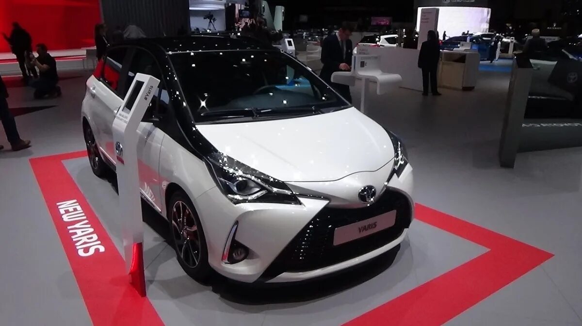 Toyota vitz 2018. Toyota Yaris 2017. Toyota Yaris 2018. Toyota Yaris 2018 Hybrid. Toyota Yaris 2017 TRD.