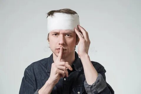 Пациент с повязкой