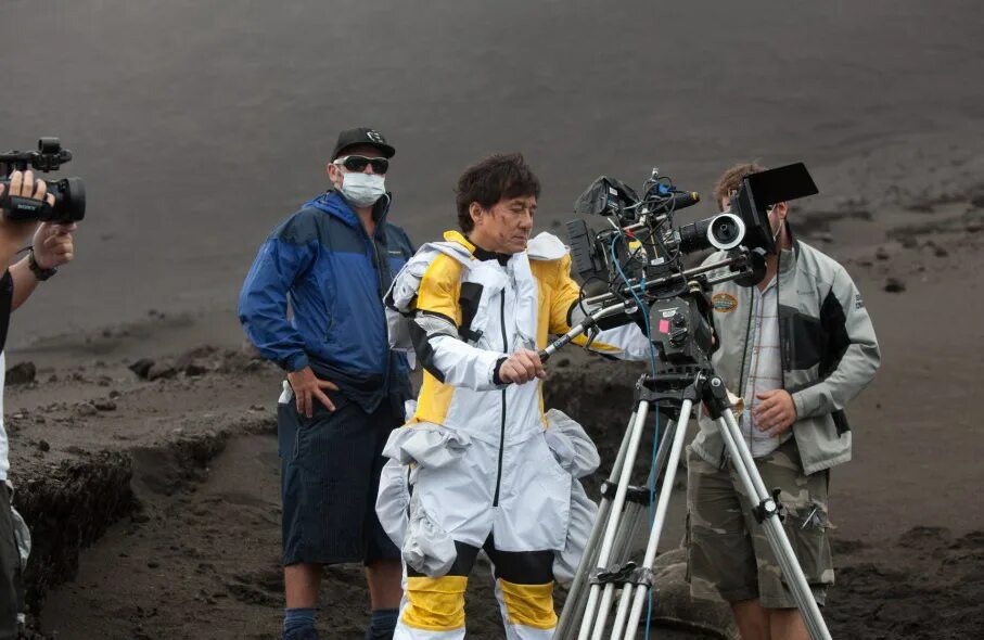 кадры со съемок доспехи бога. доспехи бога 1 фильм замок. доспехи бога съемки. джеки чан доспехи бога 1 съемки. доспехи бога фильм 1986.