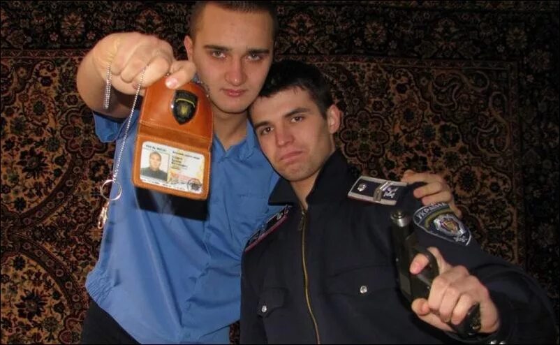 Слушать песню наша служба и опасна. Наша служба и опасна и трудна. наша службы опасна полиция. наша служба и опасна и трудна фото. трудно быть ментом.