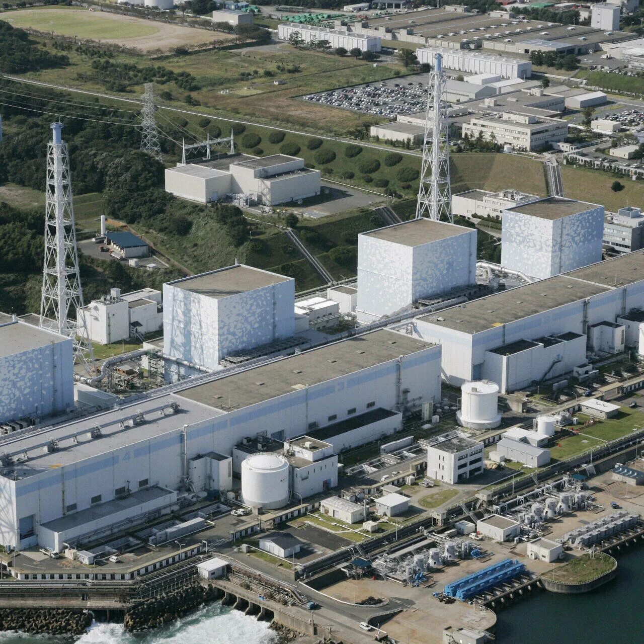 Сбросы аэс. АЭС Фукусима-1. Авария на АЭС Фукусима-1. Атомной электростанции «Фукусима-1». АЭС Фукусима 1 реактор.