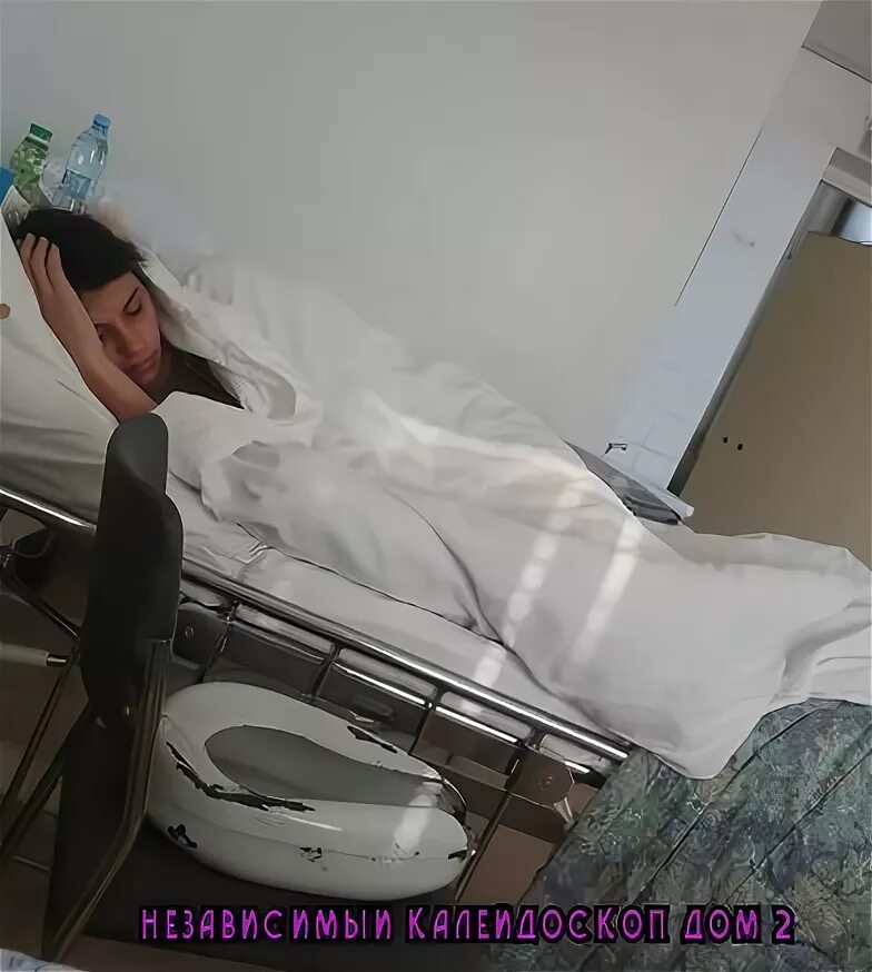 больница девушка в палате без лица