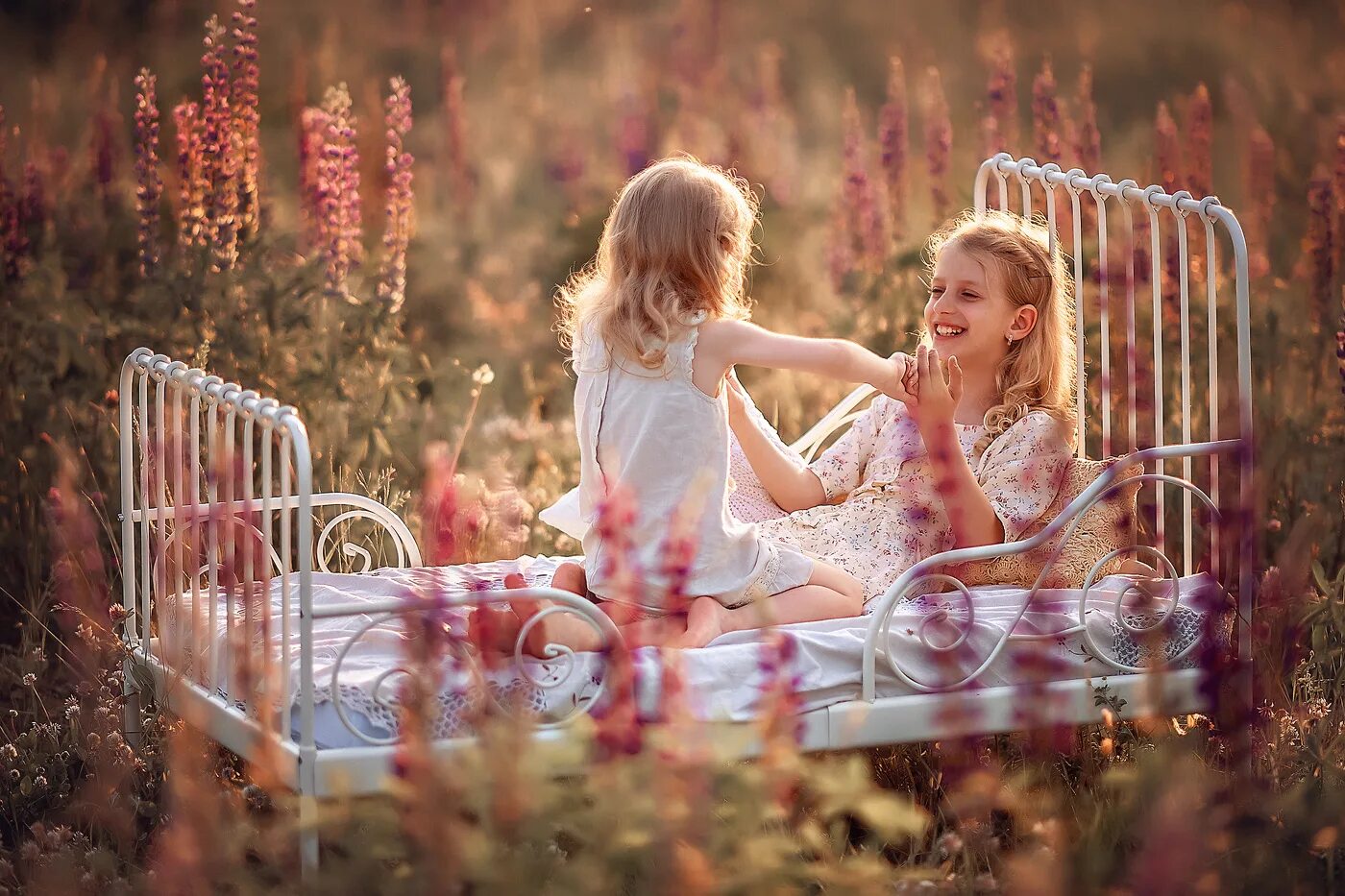 Сестрички автор. Микульская ирина фотограф. 2 сестры старшая и младшая. Сестрички автор. Картинки для сестры.