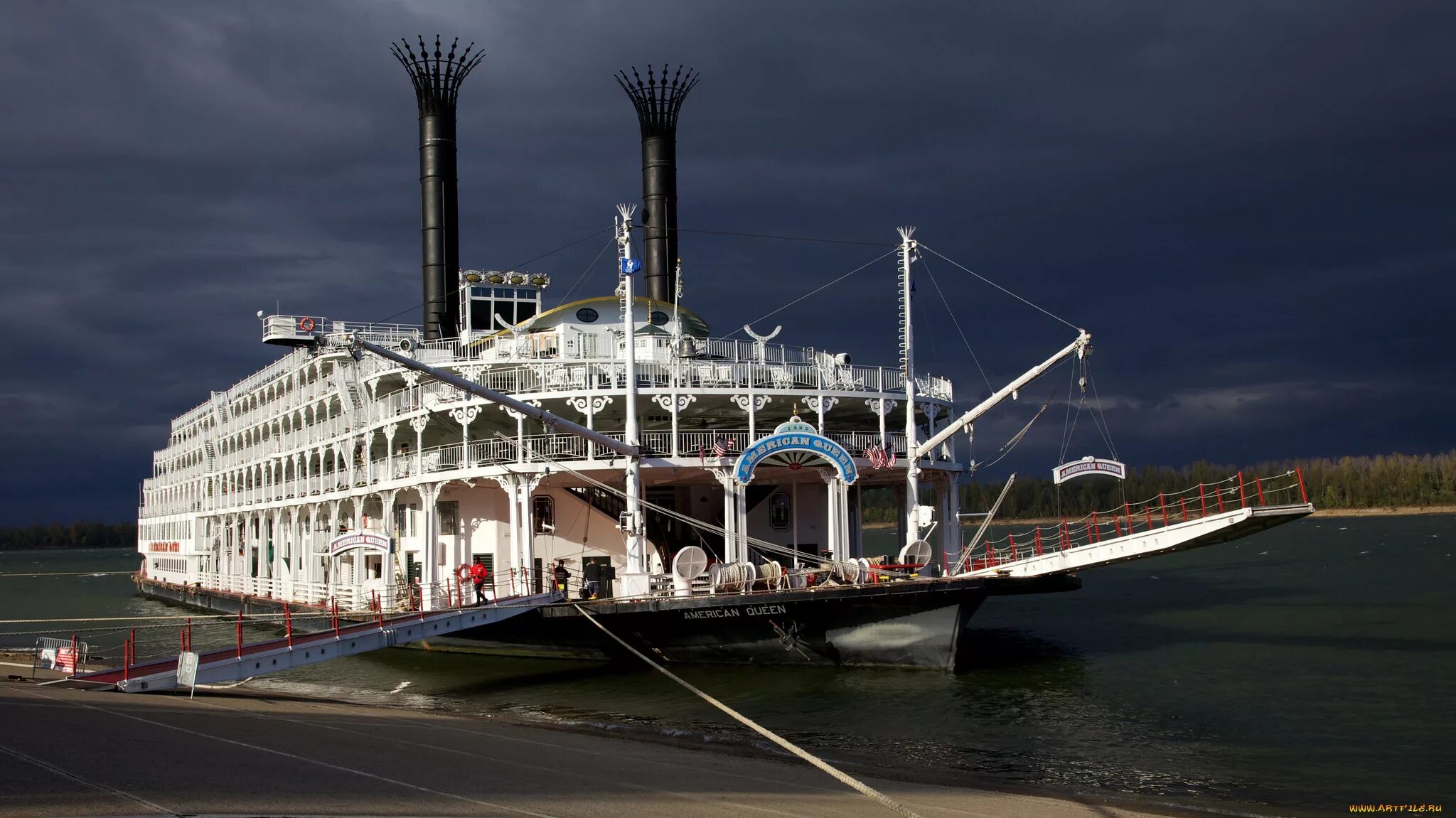 Пароход парусника. Пароход колесный American Queen. Пароход Миссисипи. Колесный пароход Арабия. Пароход ТАИФ.