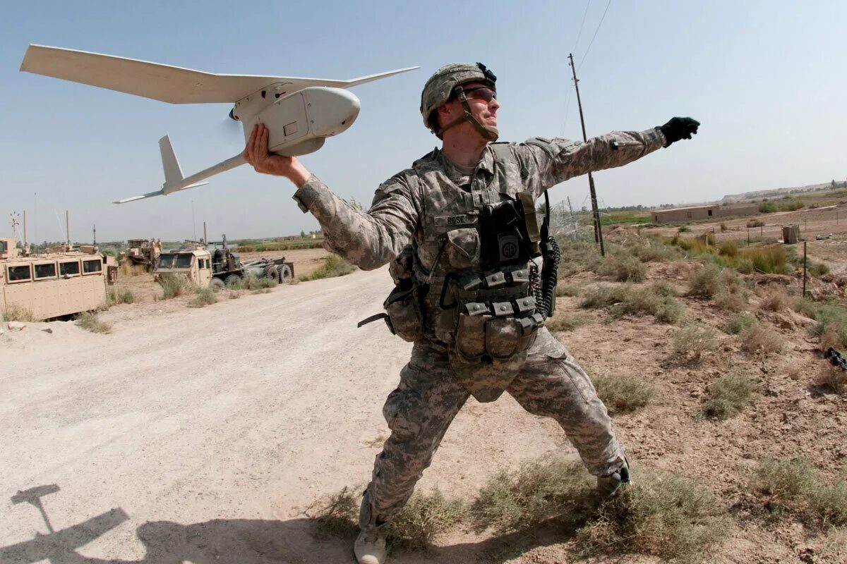 Что такое дроны на войне. БПЛА RQ-11b Raven. БПЛА RQ-11 Raven. БПЛА AEROVIRONMENT RQ-11 Raven. Беспилотник RQ-11 «Raven», США.