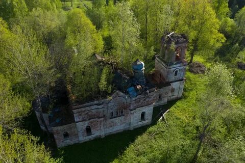 Канал у старой церкви
