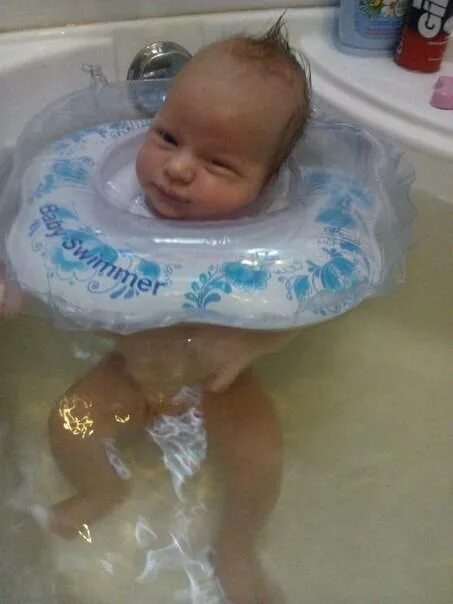 5 месяцев в воде. Вода для купания новорожденного. купание младенца в воде. температура воды для купания новорожденных детей. температура для купания новорожденного ребенка.