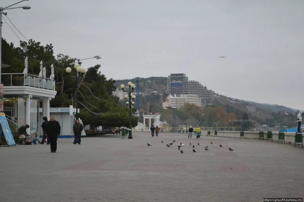 Алушта улица набережной. Центр набережной Алушты. Алушта Центральная набережная. Центральная набережная Алушты 2023. Алушта Крым набережная.