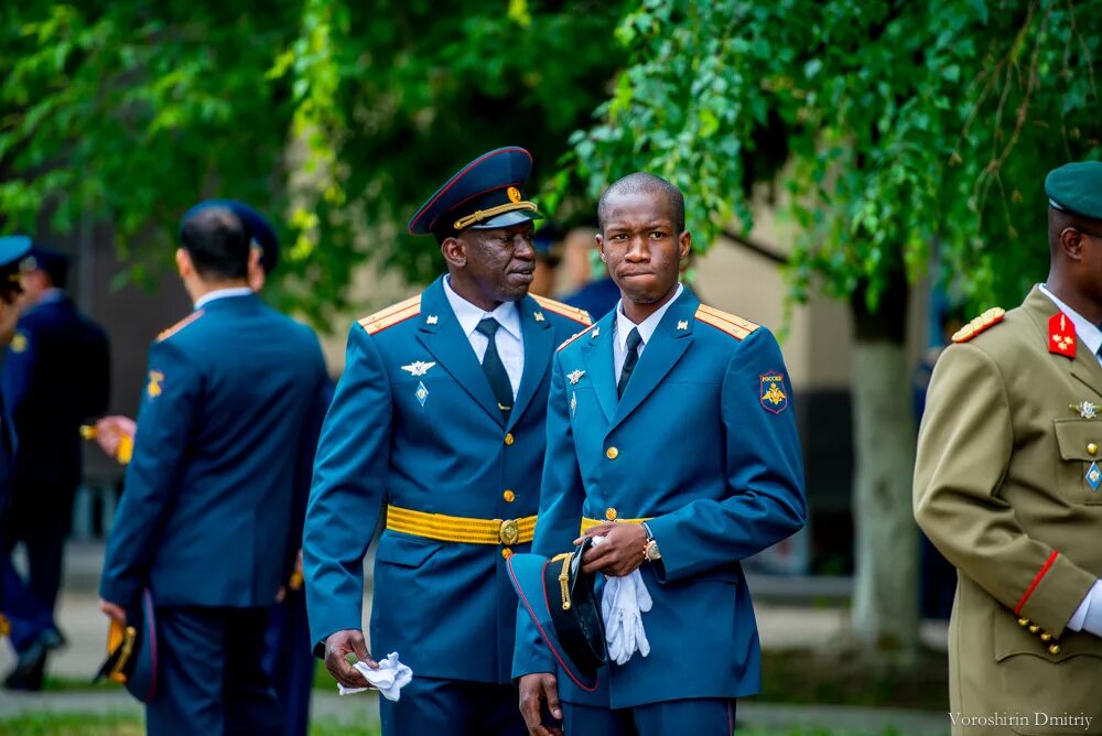 темнокожие в российской армии. военнослужащие иностранные граждане. военный парад. военнослужащие иностранные граждане. контрактники.