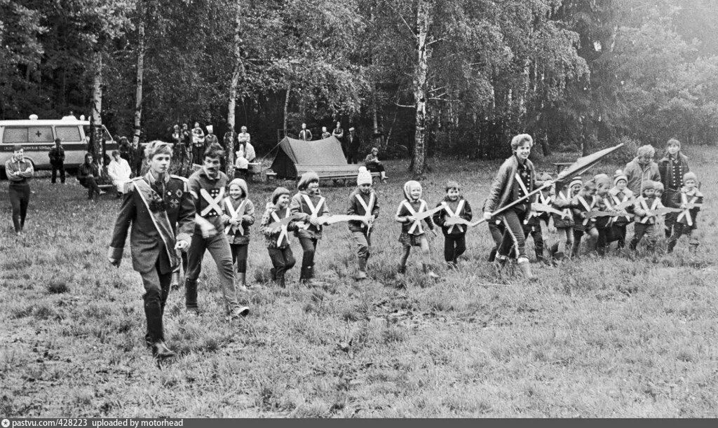 Пионерский лагерь артек 1925 год. Детский лагерь история. Спортивно-оздоровительный лагерь «фирсановка». Пионерский лагерь 20е. Пионерская игра зарница.