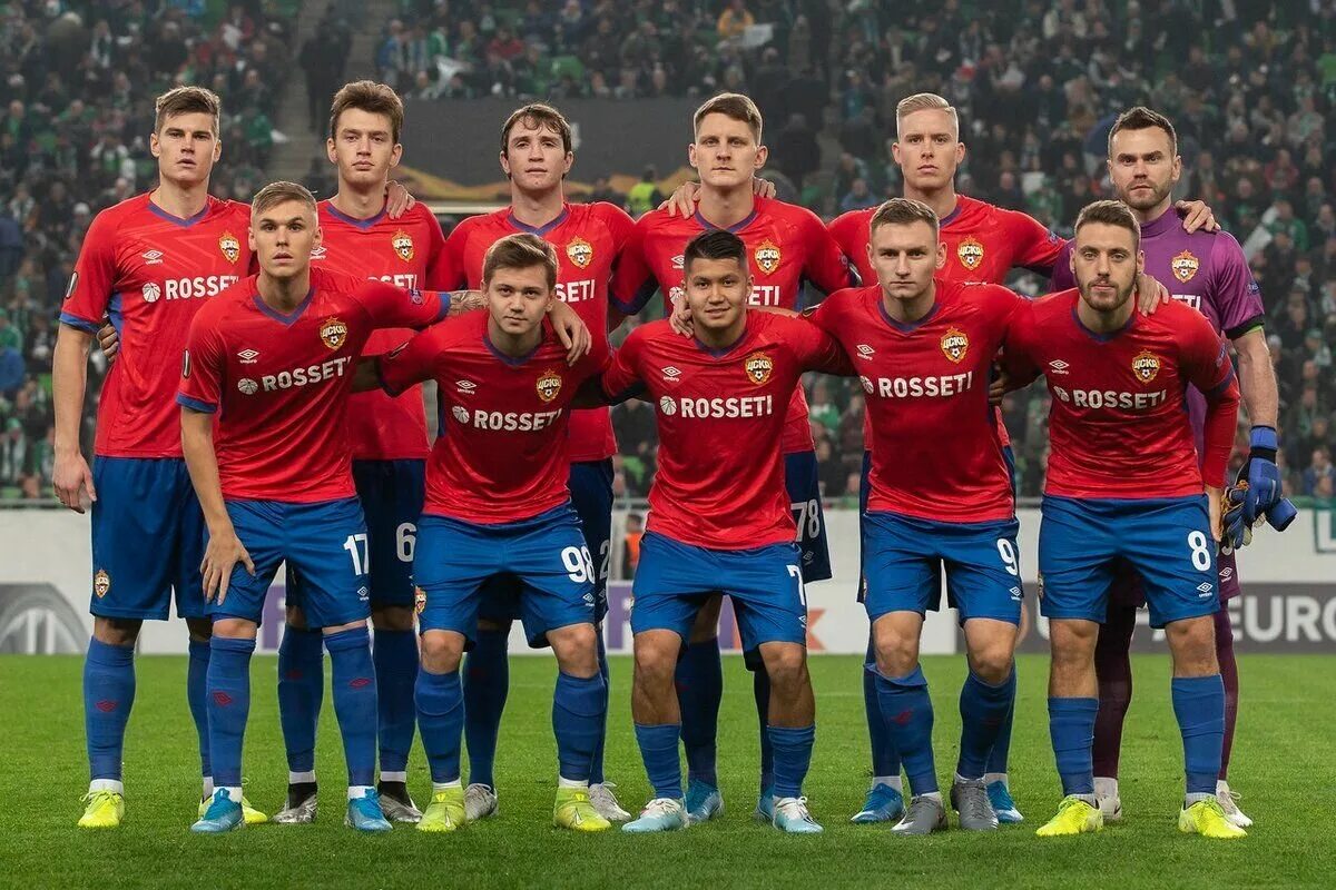 футбольная форма голубая с красным. цска команда 2010. фк цска и ветераны. вся команда цска. красный синий футбольная команда.