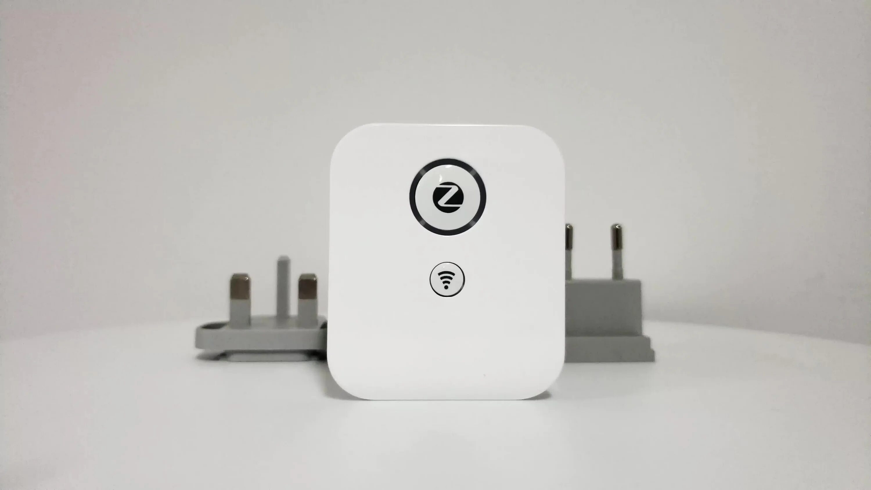 Умный дом tuya zigbee. Zigbee wifi шлюз. wi-fi - zigbee - bluetooth шлюз. mi wifi zigbee модуль. zigbee vs wifi.