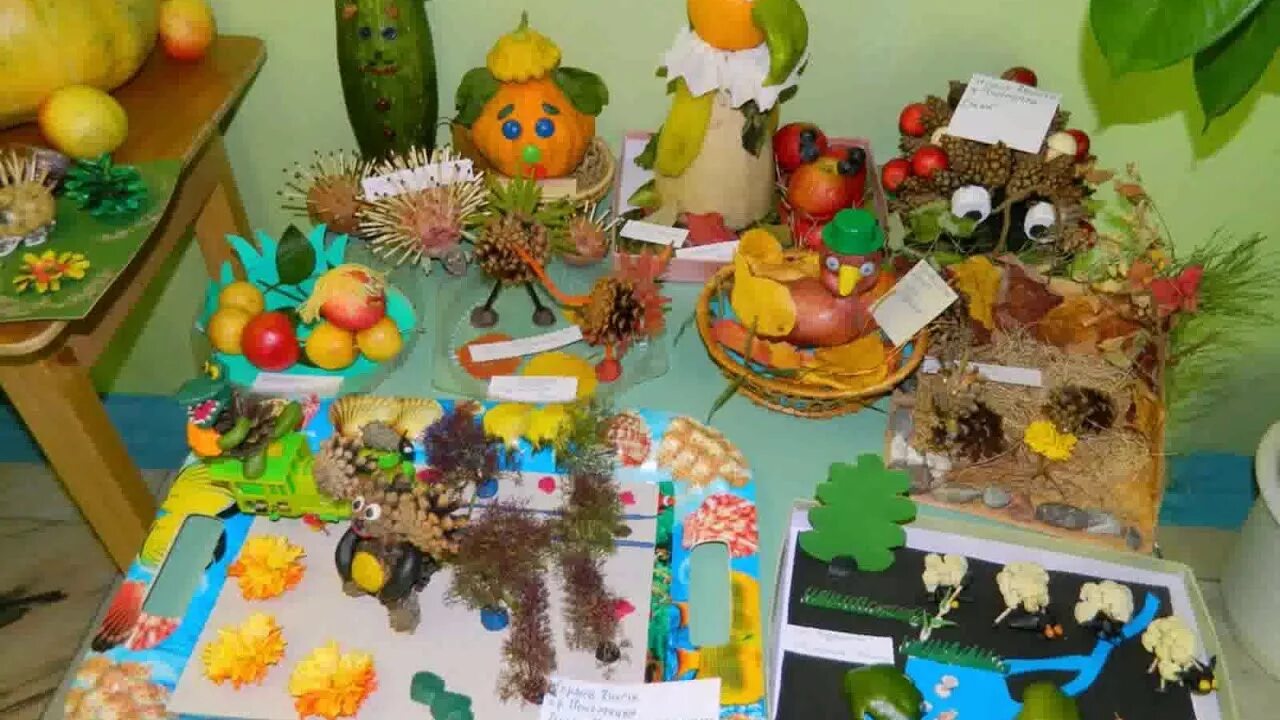 Изо подготовительная группа дары осени. Осенние дары природы поделки. Дары осени поделки в школу. Поделки дары природы. Тематическая неделя осень.
