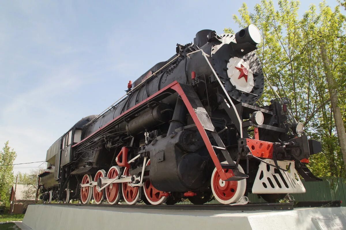 паровоз коломна. коломенские паровозы. паровоз-памятник л-0186/барнаул. паровоз л коломна памятник. памятник паровозу в коломне.