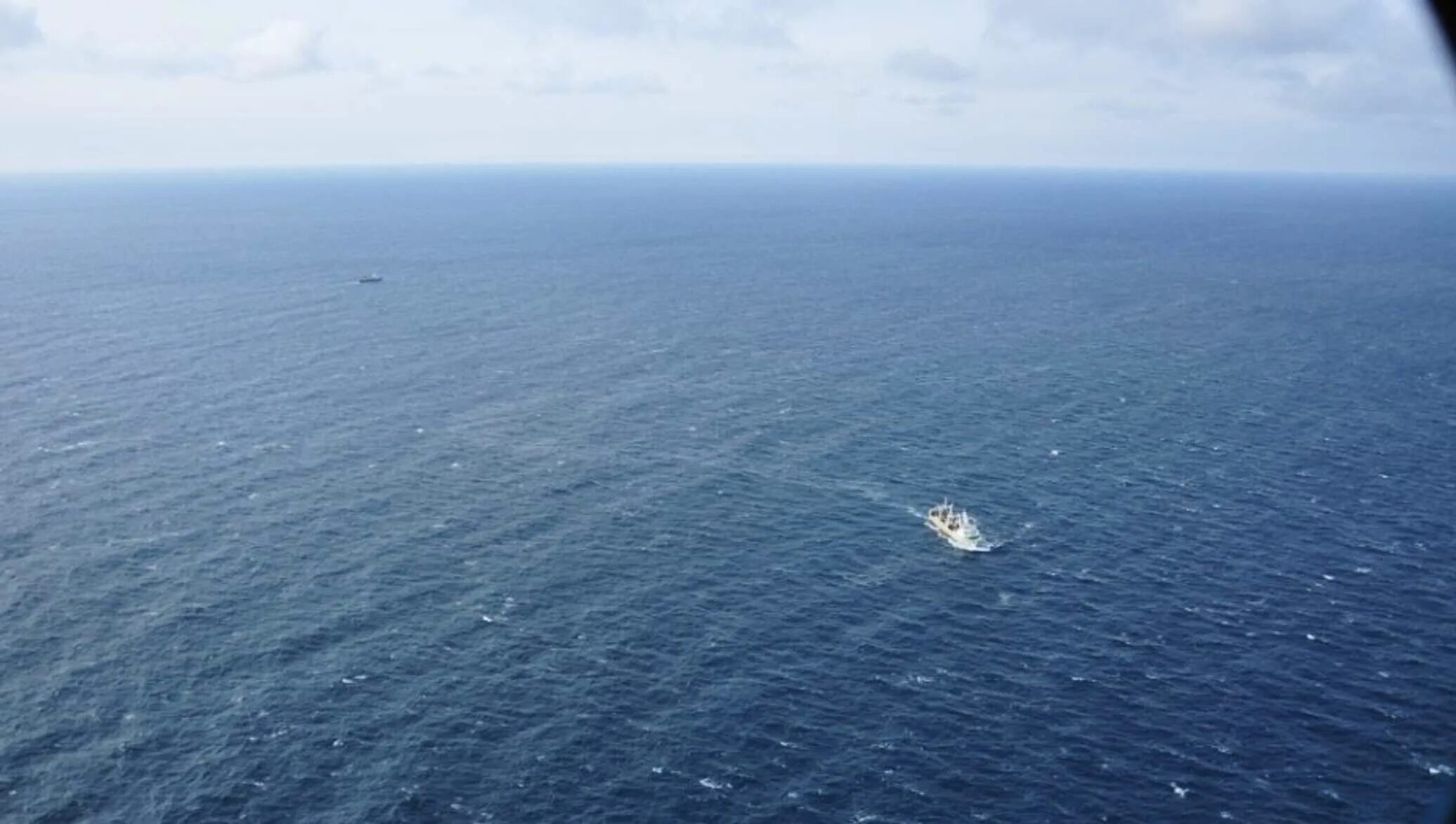 Береговая охрана Охотское море. Охотское море Сахалин. Траулер ,,Дальний Восток,, затонул в Охотском море 2015. Учения в Охотском море.