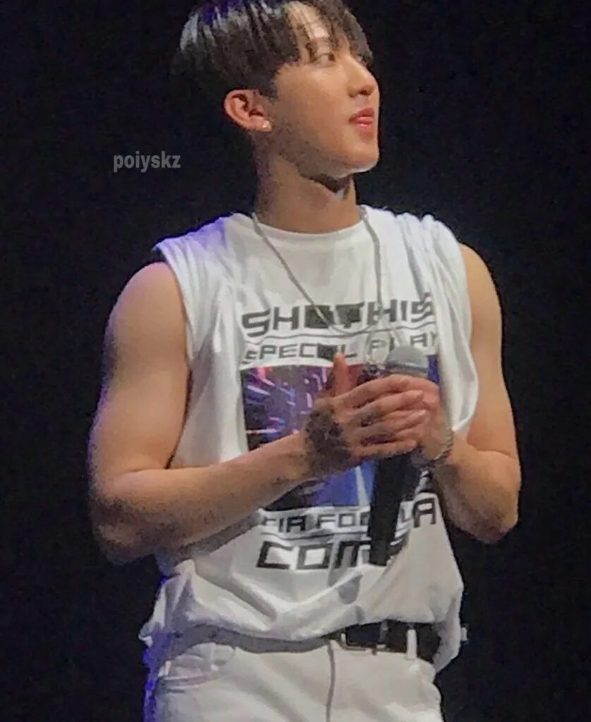 Ян чонин stray kids пресс. Чанбин бицепсы. Чанбин stray kids пресс. Чанбин stray kids горячий. Преас чан бина стрей кидс.