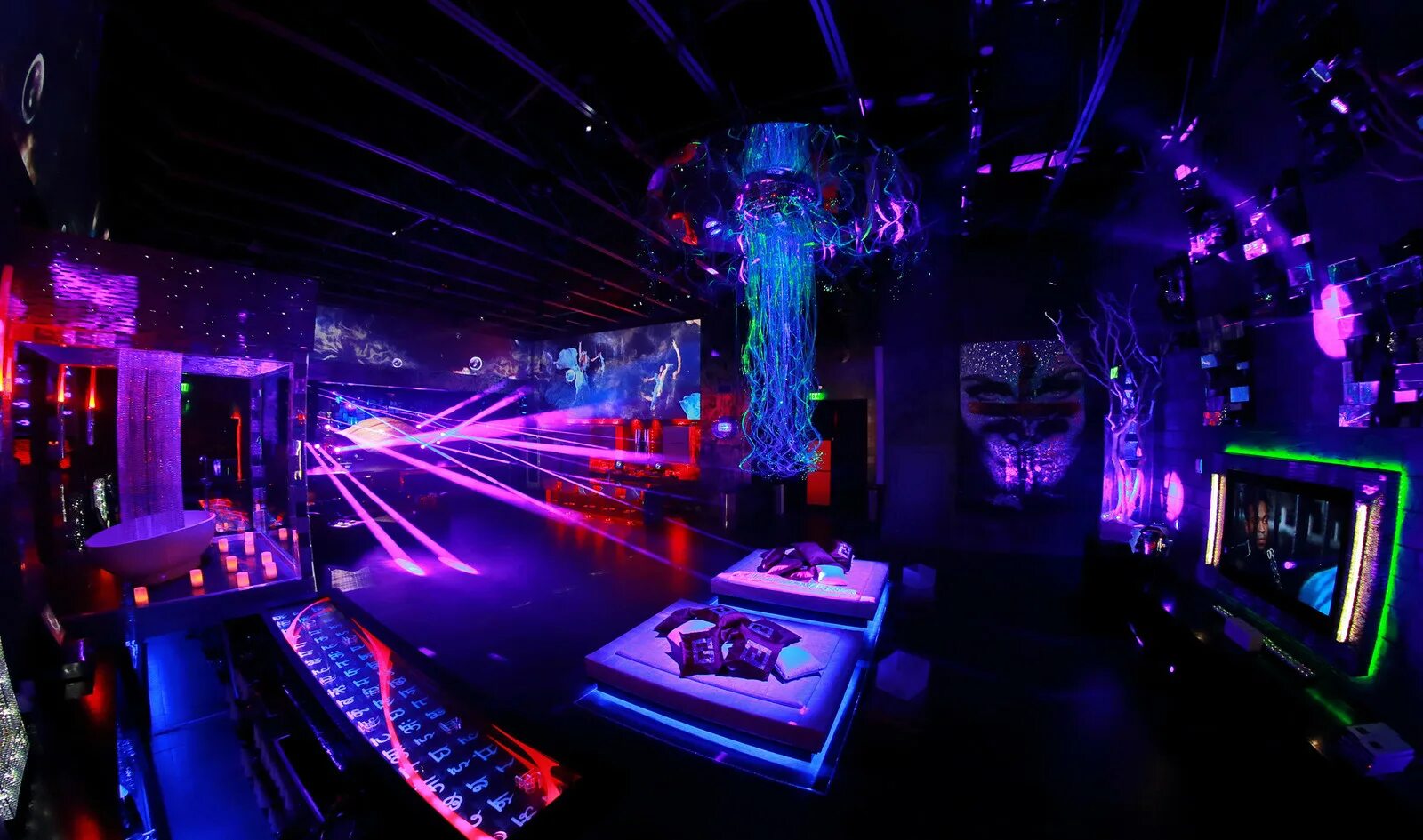 Напиток клаб хаус. Club house. Танцевальная площадка в ресторане. Стрип клуб. Клаб хаус.