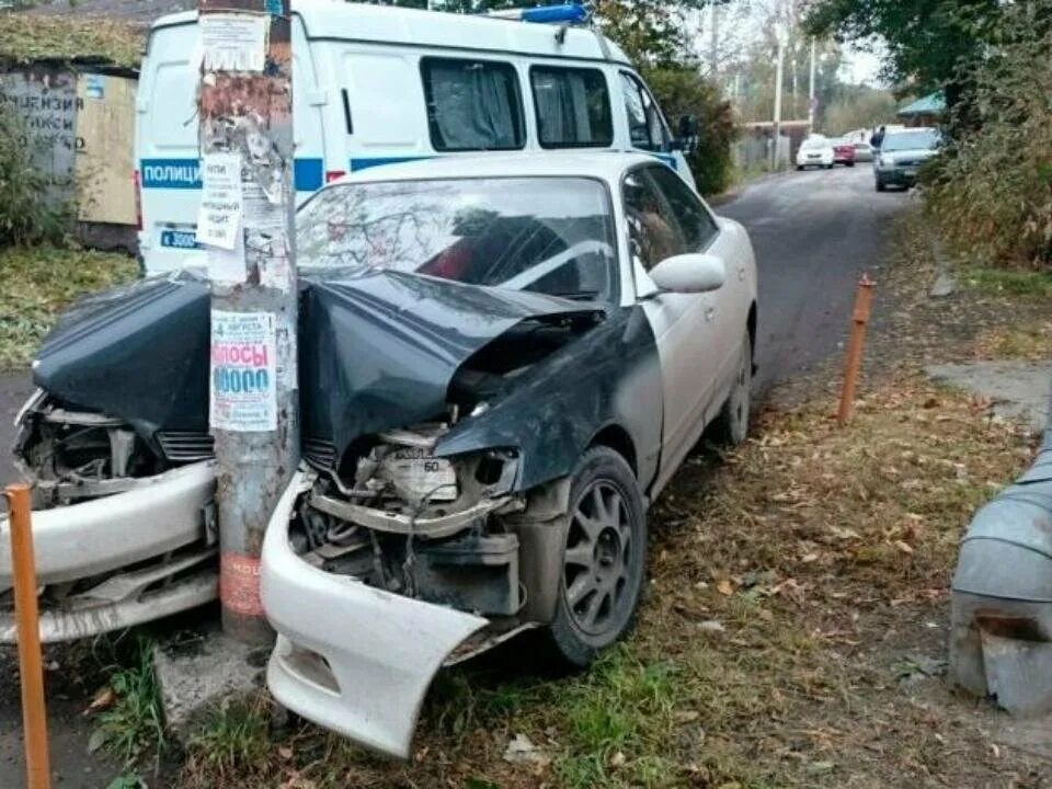 Toyota Mark 2 столб. Разбитые марки