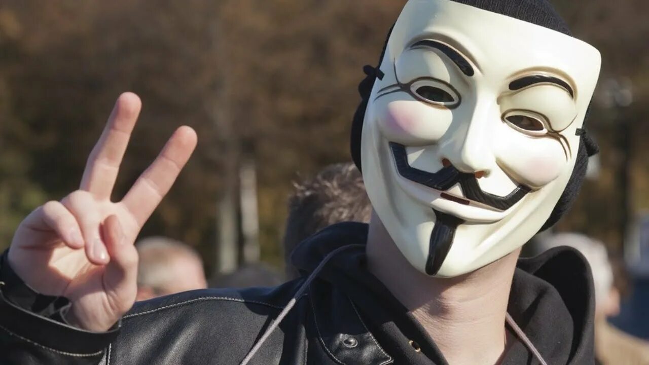 Мемы с анонимусом. Анонимайзер маска. Маска анонимуса в стиле коровы. Почему анонимус. Анонимус в военной форме.