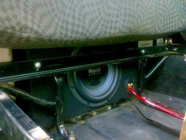 Короб газель. Сабвуфер 2 динамика под сиденье газель. Короб газель. Саб в газель некст. Полка под динамики газель некст.