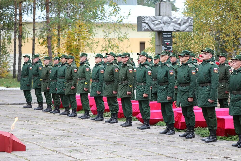 Войска в городе луга. Войсковая часть 02561 город Луга. 9 Бригада Келецко Берлинская. 9 Гвардейская Келецко Берлинская Артиллерийская бригада. 9 Артиллерийская бригада город Луга.