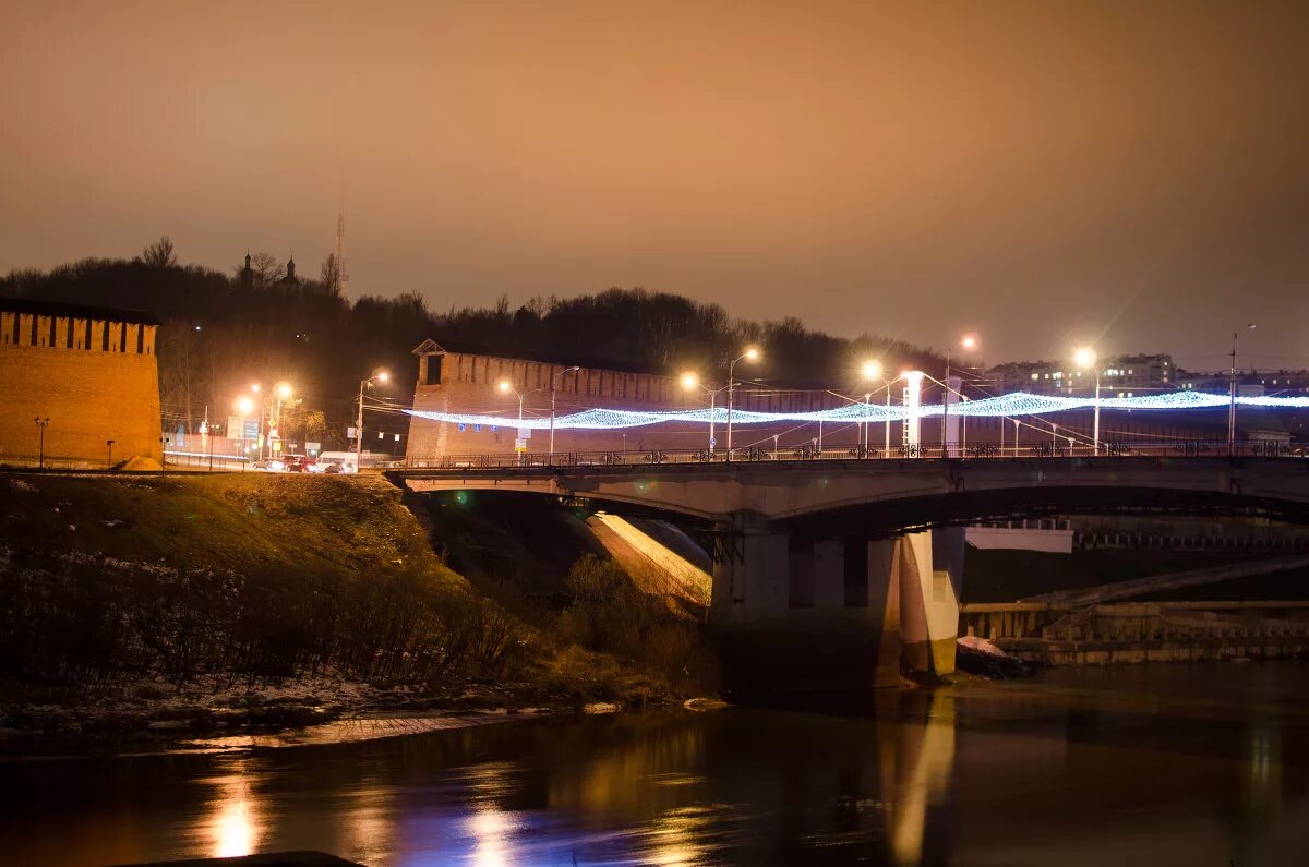 Какие мосты в смоленске. Смоленск набережная Днепра. Мост Днепр Смоленске. Смоленск набережная Днепра ночью. Петропавловский мост (Смоленск).